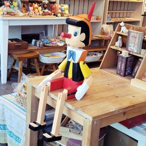 앉아있는 피노키오 인형 80cm