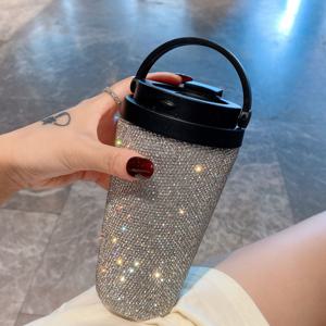 TEMU 화려한 패션 핸드 헐드 커피 컵 - 매일 사용하거나 특별한 행사에 적합합니다. Sparkling Rhinestones가 포함된 커피 컵, 휴대용 커피 머그, 차량용 커피 홀더, 여행용 커피 텀블러, 가정용 커피 머그, 사무실용 커피 홀더, 커피 사랑자 선물, 커피 머그 컬렉션 추가, 1개 포함.