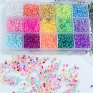 TEMU 3000pcs 박스당 15가지 색상 무작위 혼합된 빛나는 유리 비즈 빛나는 쌀 비즈 DIY 세트