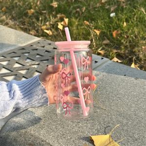 TEMU 1pc 16oz 핑크 리본 프린트 플라스틱 텀블러 - 재사용 가능한 커피 머그, 휴대용 여행 컵, 데이, 생일, 결혼식, 기념일, 어머니의 날 - 실외 및 실내 사용에 이상적, 파티 및 여름 수분 보충에 완벽, 데이 선물|재미있는 액세서리|강력한 플라스틱, 커피 여행 머그