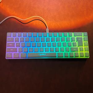 TEMU 2025년 신제품, 68키 컴팩트 유선 필름 키보드, RGB 백라이트, 인체공학적 디자인, USB 플러그인 전원 공급, 흑백 디자인, USB 케이블 포함, 휴대용, 타자에게 적합한 고품질 게이밍 키보드, 여행 및 가정 사용에 완벽한 휴일 선물