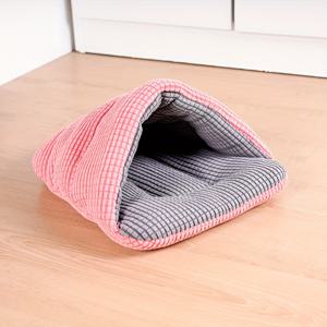 TEMU 토끼, 햄스터, 다람쥐 및 기니피그용 아늑한 소형 동물 스너글 백 - 부드러운 폴리에스터 은신처와 플러시 안감, 세탁기 사용 가능, 블루 & 레드 옵션, 따뜻함과 편안함을 위한 반밀폐 디자인
