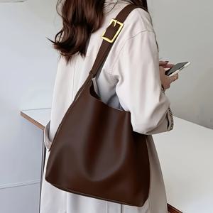 TEMU 여성용 패션 퀼트 토트백, 대용량 어깨가방 조절 가능한 스트랩, 자석 클로저, 폴리에스터 안감, 손목끈 포함 - 블랙/레드, 일상용 어깨가방 | 빈티지 스타일 토트백 | 골드톤 하드웨어