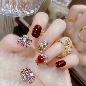 TEMU 24pcs Press on Nails 짧은 사각형 3D 러브 2025 봄 새로운 사각형 짧은 러브 착용 네일 반짝이는 빨간색 미스 피치 하트 반짝이는 네일 팁 젤리 접착제와 파일과 함께|네일팁