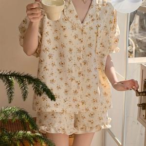TEMU 여성용 봄과 여름 스타일 맞춤형 패셔너블한 성격 칼라 작은 꽃무늬 주머니 주름 가장자리 반팔 탑 쇼츠 파자마 홈웨어 투피스 세트|반바지|잠옷|옷
