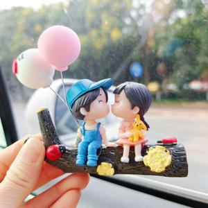 TEMU 3D 커플 키스 트리 스텝에 하트 풍선이 있는 귀여운 레진 카 대시보드 장식 - 데이, 새해, 생일을 위한 로맨틱한 선물 아이디어, 로맨틱한 선물 아이템 | 재미있는 디자인 | 세부적인 공예 기술, 자동차 장식