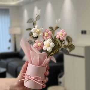TEMU 2가지 색상 선택 가능 수제 크로셰 부케, 핑크 화병 포함 5개의 크로셰 꽃, 패브릭, 포장지 및 장식 리본 - 어머니날, 발렌타인데이, 생일 또는 기념일 선물에 완벽한 봄 홈 데코, 크로셰 용품