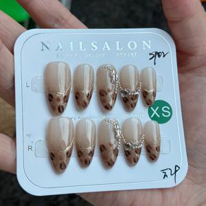 TEMU 10개 세트 핸드메이드 프레스온 네일 아몬드 쉐이프 미디엄 길이 누드 프렌치 팁 프린트 & 스타 라인스톤 디자인 광택 재사용 가능 여성용 인조네일, 데일리 & 파티용 네일 액세서리, 파티 소품|네일팁