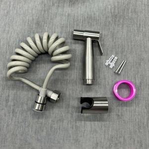 TEMU 3pcs 현대 스테인리스 스틸 비데 스프레이어 세트 - 벽걸이 포함, 손수건 스프레이어, 홀더 및 유연한 호스 - 화장실 청소, 위생 유지, 마무기 - 배터리 필요 없음, 쉬운 설치, 설치 하드웨어 포함, 욕실 장비
