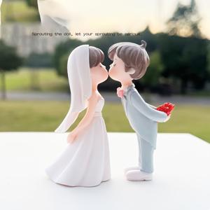 TEMU 매력적인 레진 커플 피규어 - 홈, 오피스 또는 야외 공간을 위한 로맨틱한 신랑과 신부 미니어처 장식, 결혼 테마 선물에 완벽, 우아한 디자인의 세밀한 공예 기술로 만든 웨딩