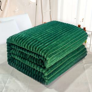 TEMU 1pc 로지 스타일 부드러운 폴리에스테르 니트 스로우 블랑ケット - 피부 친화적, 모든 계절, 기계 세척 가능, 200-250gsm 단색 녹색, 베개 삽입 및 커버 없음으로 스타일리시한 현대 가정 장식