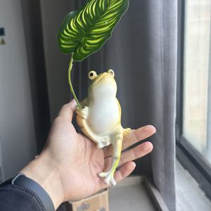TEMU 매력적인 레진 개구리 조각상과 연잎 - 귀여운 만화 스타일 녹색 개구리 장식품, 실내외 장식용, 정원, 연못, 홈오피스 또는 책상에 적합 - 독특한 선물 아이디어, 크리스마스와 추수감사절을 위한 최고의 선물
