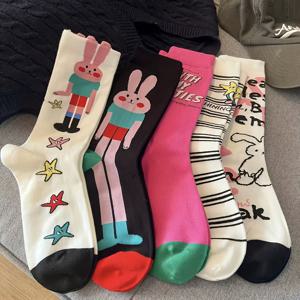 TEMU 5쌍 여성용 귀여운 카툰 토끼 중목 양말 - 트렌디한 한국 스타일 별 & 줄무늬 패턴, 부드럽고 통기성 좋은 소재, 캐주얼룩, 가을 패션, 청소년용, 젊은 감각의 양말 디자인