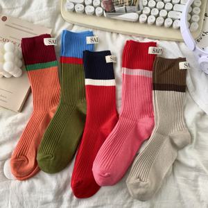 TEMU 5팩 여성용 컬러블록 미드캐프 양말 - 한국 스타일 투톤 디자인, 다양한 패턴(, 솔리드) & 탄력 있는 리브드 커프스, 캐주얼 및 포멀룩에 어울리는 편안한 소재의 다용도 양말