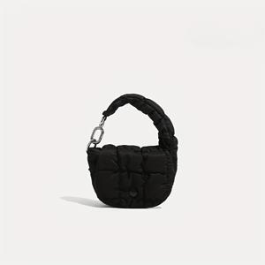 TEMU 아기포드용 고급 미니 헤드폰 케이스 - 블랙 & 화이트 백, 아기포드용 러치드 던플링 플랩 백, 생일 및 데이에 이상적인 선물, 폴리에스터 안감, 자석 클로저, 여자 친구, 남자 친구 또는 친구에게 완벽한 아기포드 홀더 | 던플링 플랩 백 | 러치드 텍스처|헤드폰