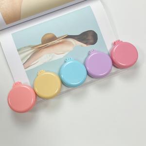 TEMU 5개 세트 미니 마카롱 휴대용 접이식 헤어 브러시 메이크업 거울, 이중용도, 이동 중 스타일링, 여행 일상 필수품, 귀여운 접이식 에어 쿠션 빗, 모든 머리 유형에 적합, 마사지 기능, 남녀공용, 축제 선물, 파티 선물, 1세트에 5가지 색상
