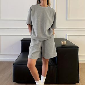 TEMU 고급 그레이 라운드넥 반팔 스웨트셔츠 세트: 스타일리시 루즈핏 캐주얼 두피스 여성용 티셔츠 & 숏팬츠