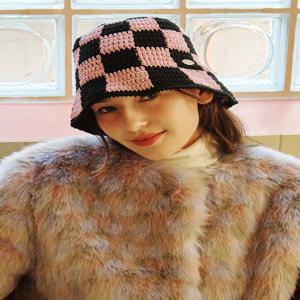 [슬로우슬로울리] [단독]No.91 / Checks Bucket Hat _ Pink (첵스 체커보드 크로쉐 버킷햇)
