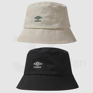 [엄브로] 엄브로 에센셜 베이직 자수 로고 버킷햇 모자 UP123CHT11