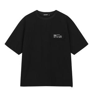 남성) 나일론 가슴포켓 반팔티셔츠(세미오버핏)_AN2WTS304-BK