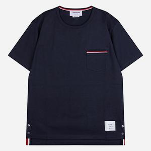톰브라운 MJS010A 01454 415 삼선 포켓 티셔츠 네이비