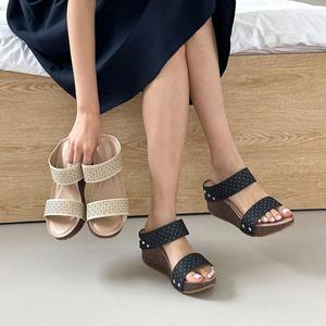 [NS홈쇼핑]페인팅 소가죽 비즈 웨지 슬리퍼 7cm[35154934]