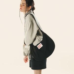 아트박스/마스마룰즈 halfmoon cross bag_black