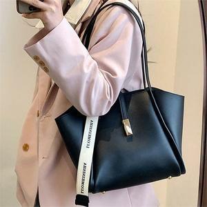 [라일리] Rly 스트랩 장식 포인트 여성 트랜트 숄더백 파우치 증정
