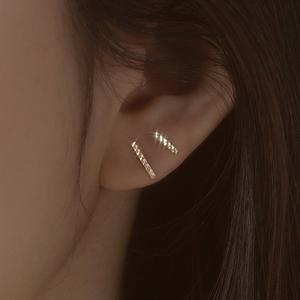 [윙블링]14k 테스티아 골드바 컷팅 귀걸이 W