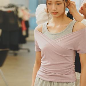 WOMAN 아세테이트 브이넥 셔링 반팔티 [3COL] / WBE2L01532