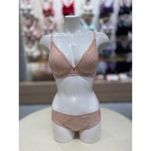 [트라이엄프](강남점)베이지 딥브이 레이스 노와이어 브래지어 햄팬티세트(TDWBR673TDWBP673BE)