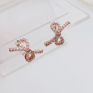 예쁨) ribbon 원터치 크리스탈 리본 귀걸이