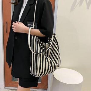 [라일리] Rly 블랙 에코백 스트라이프 루아