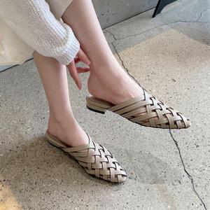 [롯데백화점]소보 마베르 소가죽 멧쉬 플랫 뮬 슬리퍼 2cm