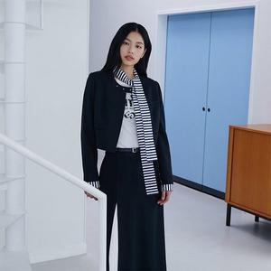[에고이스트](신세계 사우스시티)소재 믹스 포인트 라운드넥 크롭 자켓 (ER1WJ260)