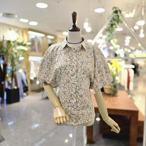 [대구백화점] [멜로디가든]플라워 볼륨블라우스(M25M5B130)