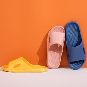 2022 새로운 가정용 슬리퍼 여성 여름 미끄럼 방지 스테핑 똥 느낌 가정용 샌들과 슬리퍼 커플 욕실 슬리퍼