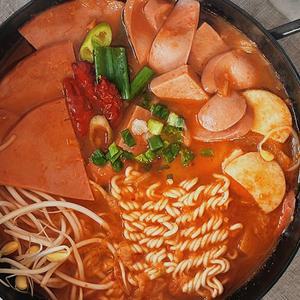 바베큐 아저씨 부대찌개의 반란 750g + 라면사리 x 5팩