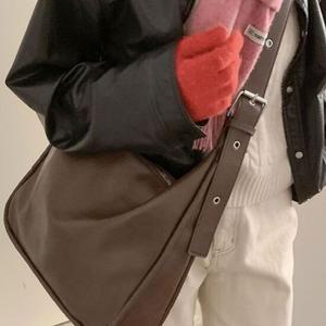 직장인 여성 정장 캐주얼 패션 데일리 출근백 숄더백