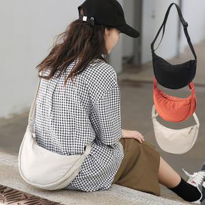 여성 반달 미니크로스백 남성 만두백 방수 남자 슬링백 여자 여행 학생 핸드폰 보조 가방 OBG-WCR1