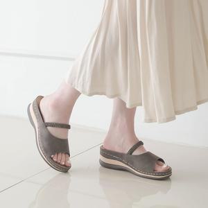 자인 밴딩 스트랩 쿠션 웨지 슬리퍼 5.5cm