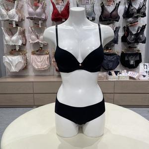 [트라이엄프](강남점)75A-85C]블랙 연중 에버엣지 프레쉬브라 햄팬티세트(TBWBRR13TBWBPR13BK)