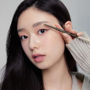 베어 엣지 슬림 브로우 NEW  3D 육각 슬림 심으로 한 올 한 올 엣지있게 살리는 아이브로우 펜슬