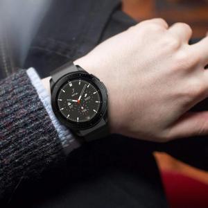호환 삼성 갤럭시 워치 4 클래식 마그네틱 밴드 갭 없음 곡선 엔드 금속 벨트 팔찌 스트랩 46mm 42mm 40mm