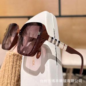 2025   격자 무늬 안경 다리 편광 된 고화질 선글라스 여성의 가벼운  고 대형 프레임 케이스미포함
