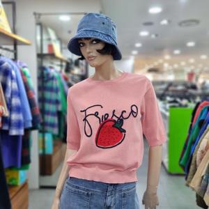 베네통/애플아울렛/딸기 레터링 니트/BAKPA6531