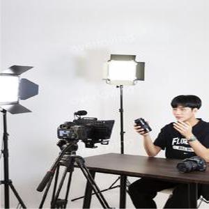 유튜브 프롬프터 자막 방송 대형 태블릿 이동식 스크린 촬영