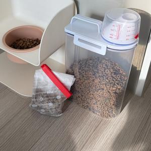 반려동물 사료보관통 깔때기 고양이 강아지 쏟기편한 개밥통 2.5L