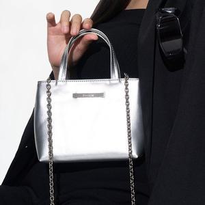 갤러리아 TART MINI CHAIN BAG SILVER