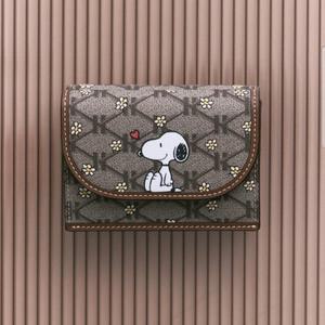 [헤지스](대구신세계)[PEANUTS X HAZZYS] 시그니처 패턴 다크브라운 가죽 스누피 반지갑 HIWA5E383W2